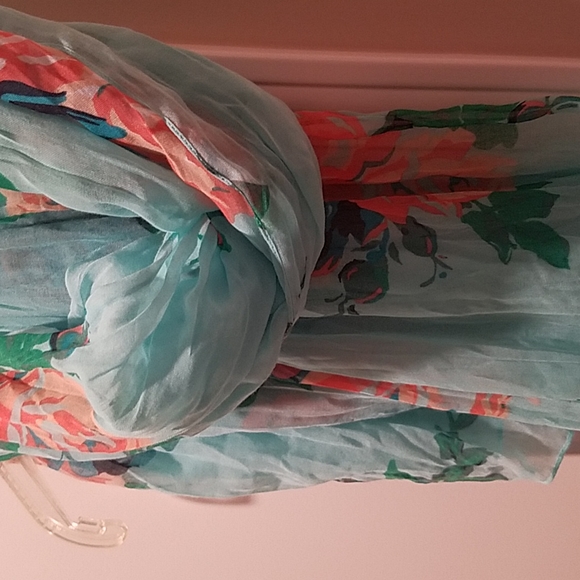 Ann Taylor blue and salmon colored flower shawl scarf - Picture 4 of 6